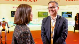  Yin Zou DHL speaks with customer