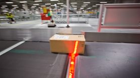 Automatic scanning of parcels