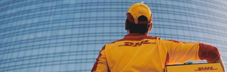 Parcel carrier in front of a tall building