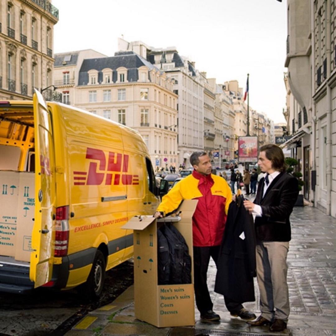 DHL Express choisissez la rapidité. Porteàporte. Livraison par coursier France