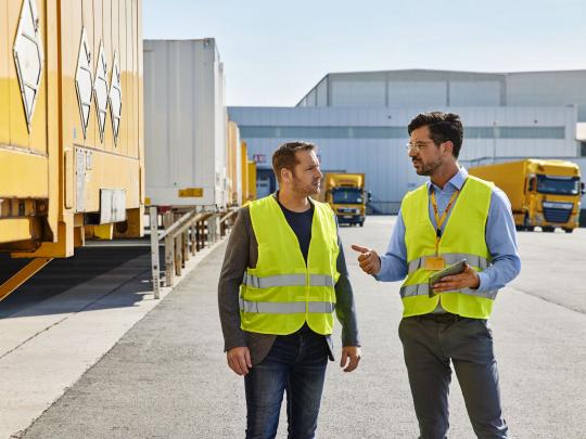 employees-talking-in-front-of-warehouse