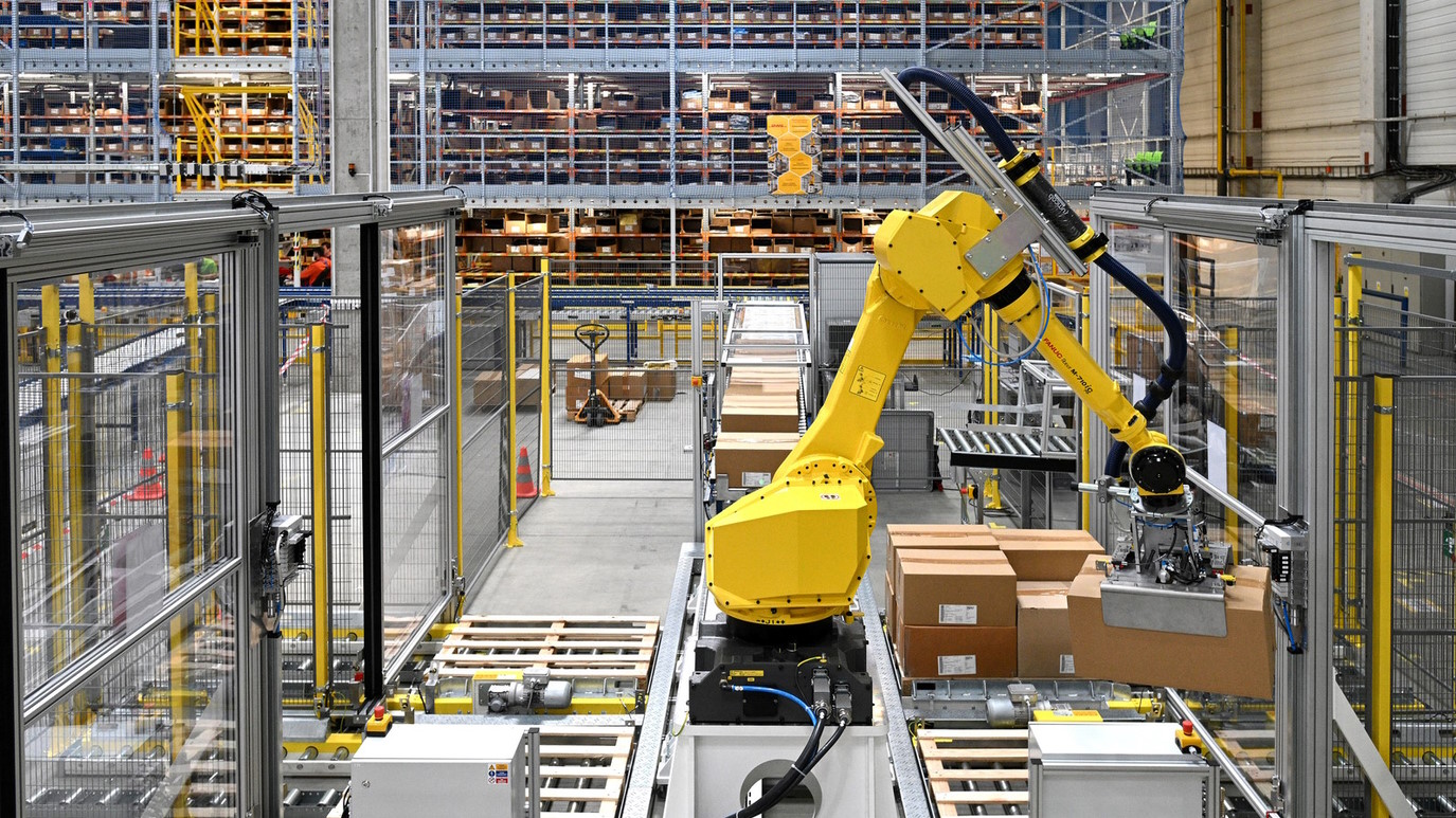 DHL Supply Chain Introduces Robotic Arms to Its Distribution Centers in Jirny and Jažlovice