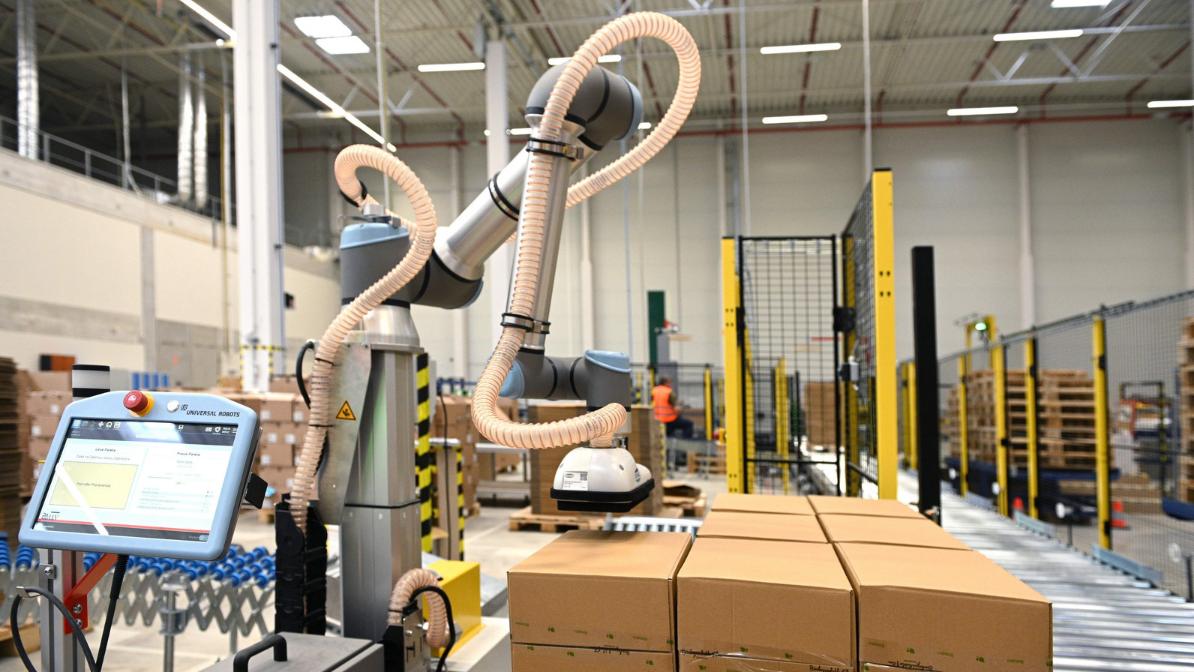 DHL Supply Chain Introduces Robotic Arms to Its Distribution Centers in Jirny and Jažlovice