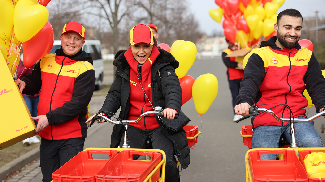 Dhl sales uniform jacket