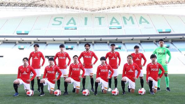 新ユニフォーム着用した、浦和レッズの2022シーズン新加入の選手たち ⒸURAWA REDS