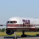 stary samolot firmy DHL