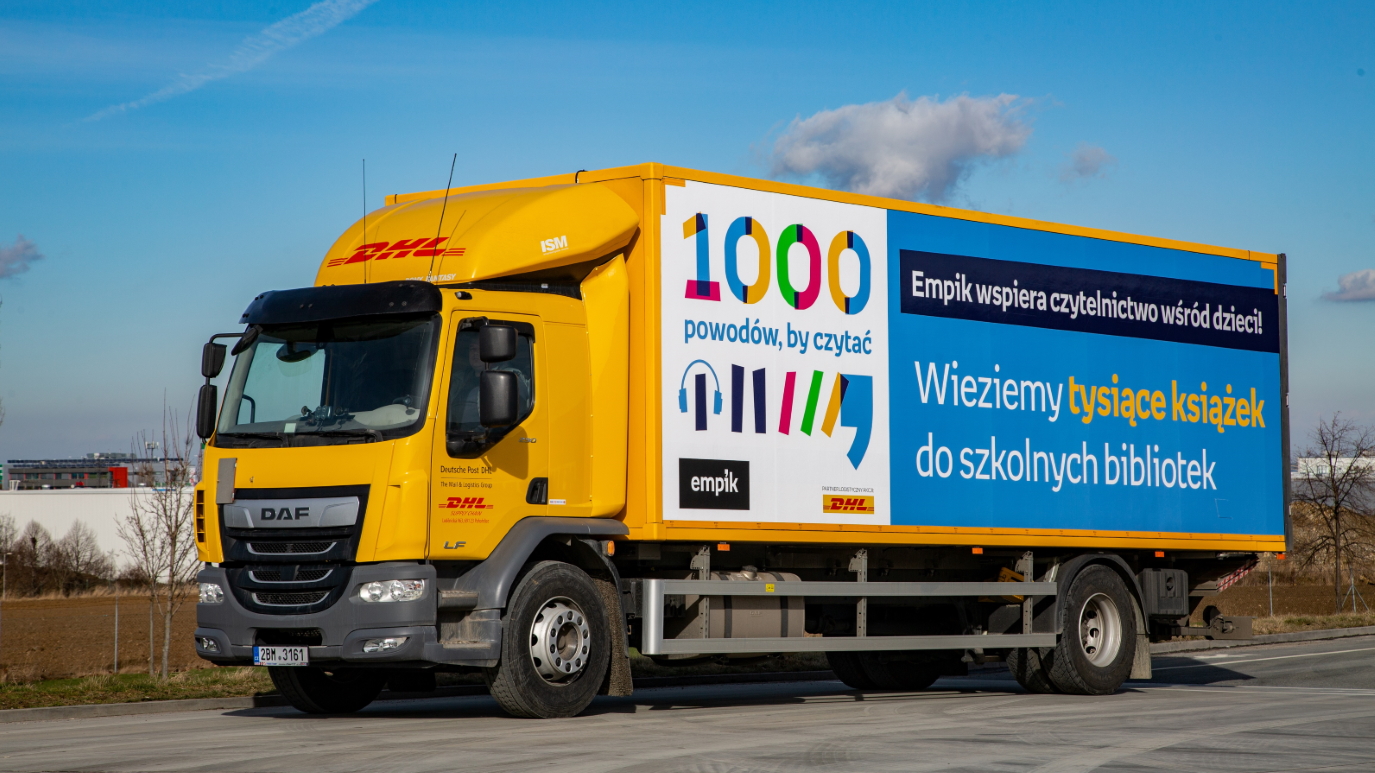  Foto zu DHL Supply Chain wiezie 10 000 tysięcy książek od Empiku dla bibliotek 