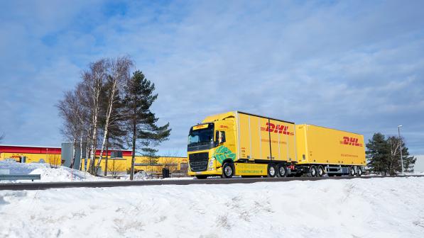 Unik el-lastbil levererar skidor till Vasaloppet – ett steg på DHL:s väg  mot fossilfria transporter | DHL | Sverige