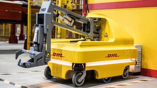 Assisted picking in a warehouse