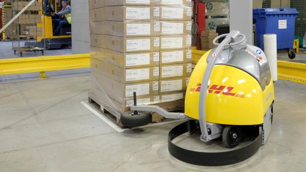 Robot wrapping a pallet in a warehouse