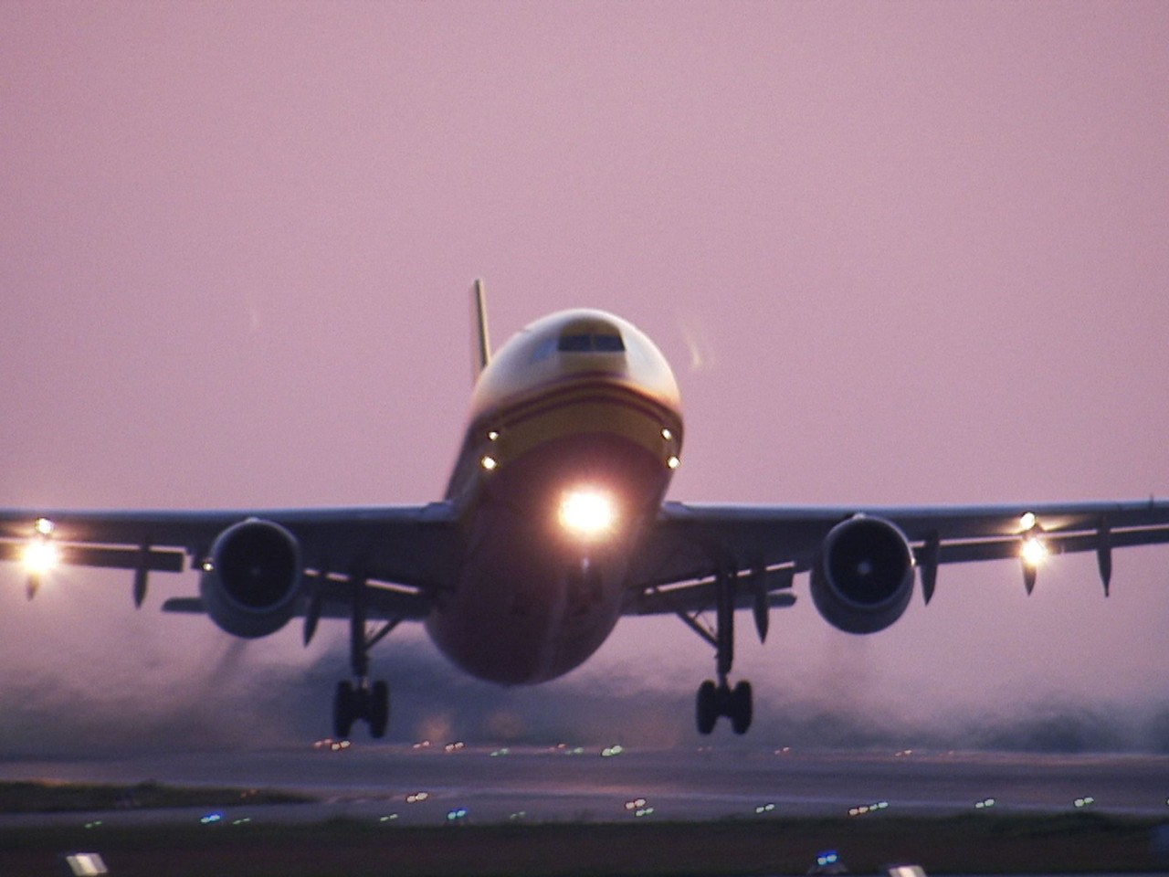 cargo-aircraft-starting
