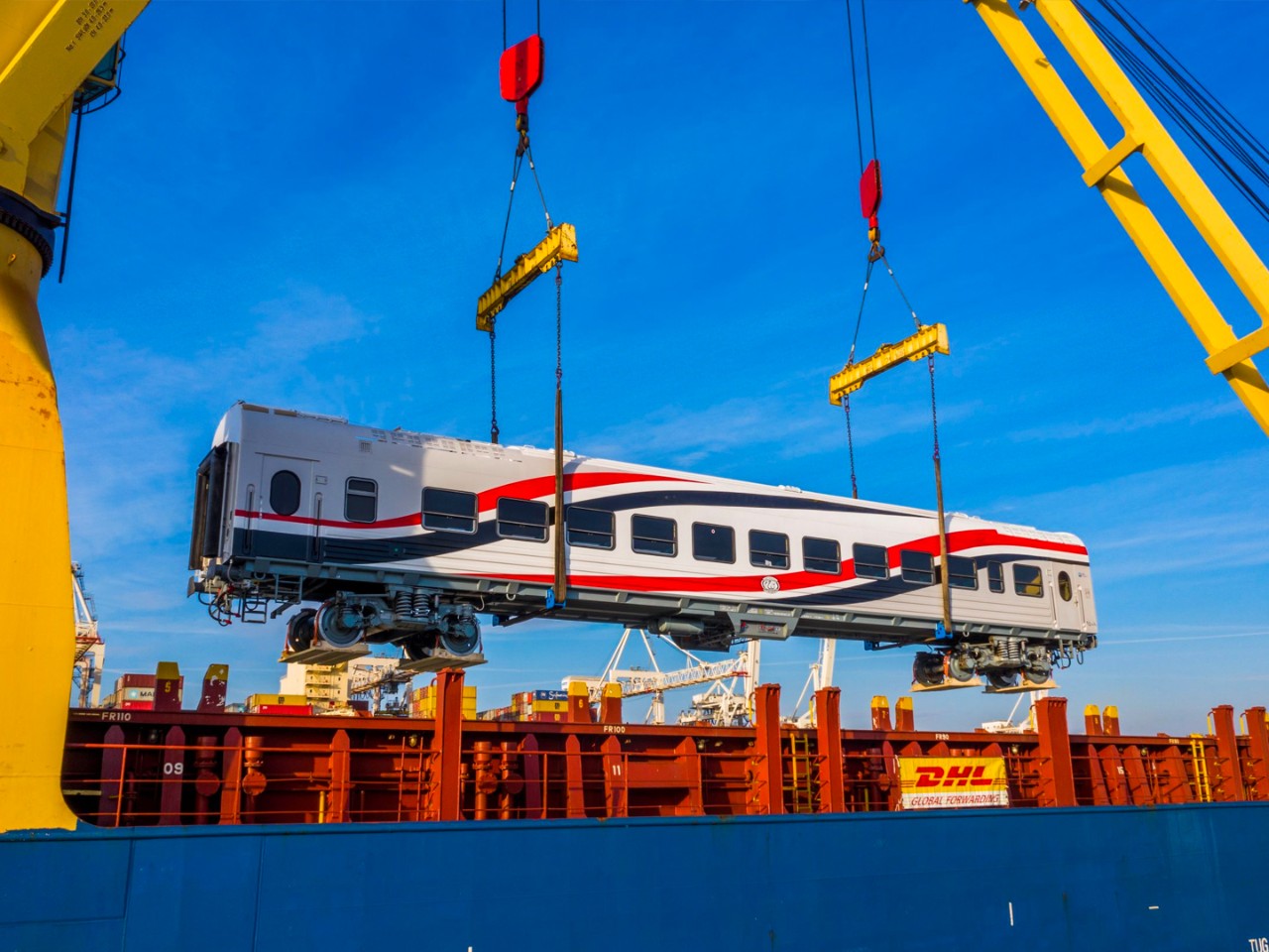 railway-wagon-on-crane