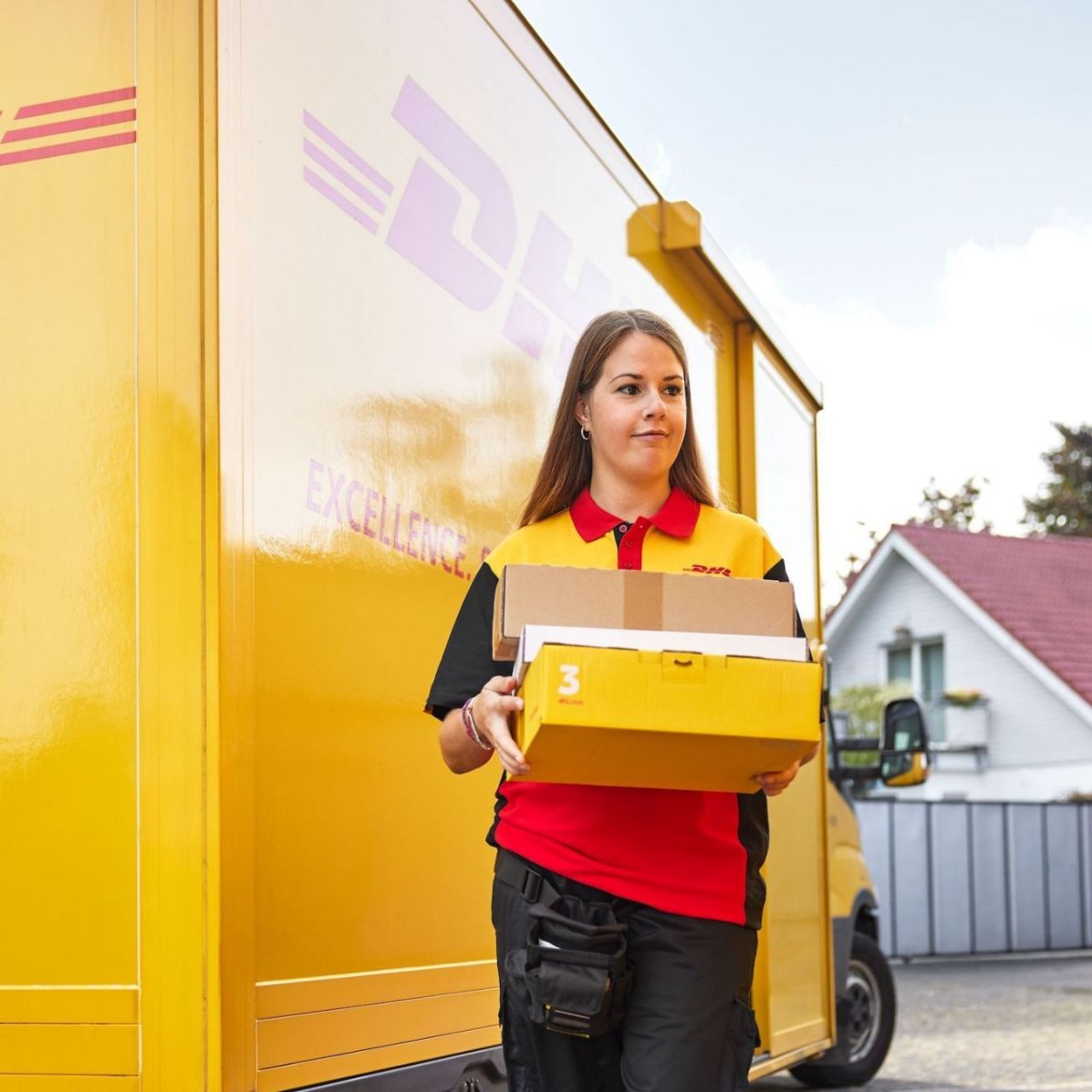 Dhl store send suitcase