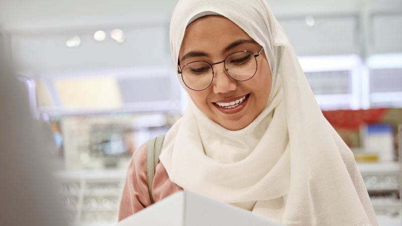 person in uae receiving parcel
