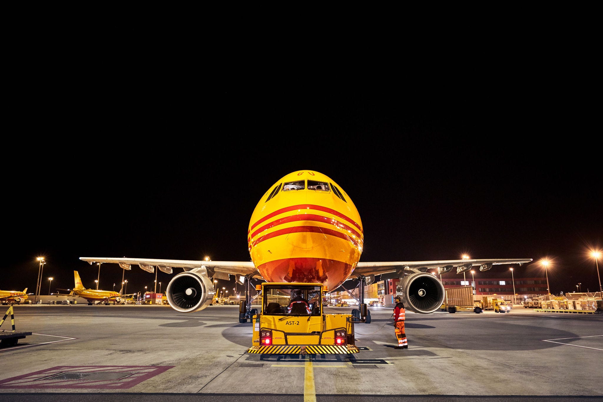 a dhl express airplane