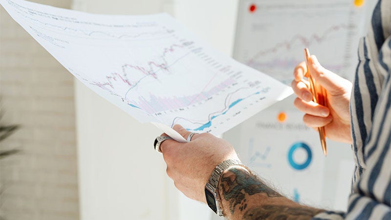 kaffekop med ordet "begin" skrevet på