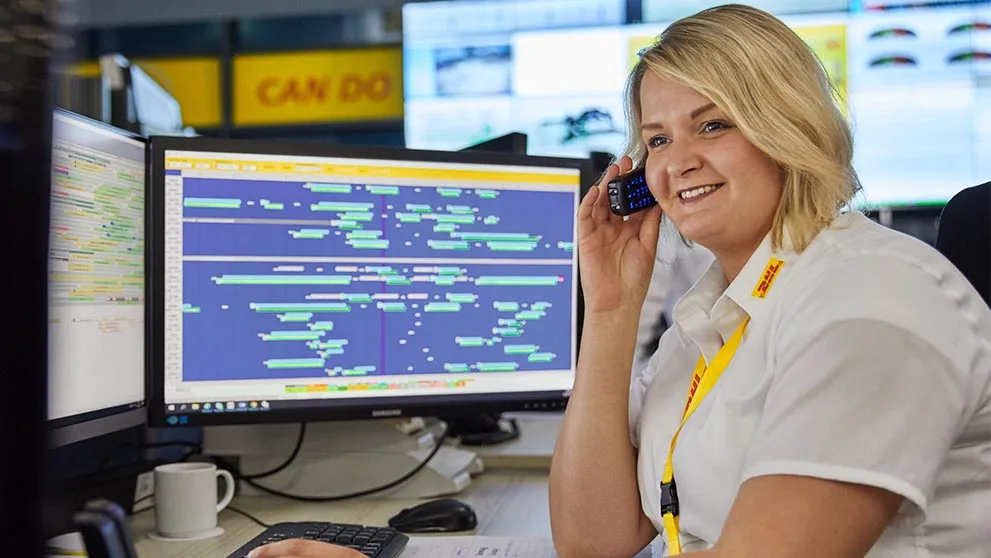 موظف خدمة عملاء DHL 