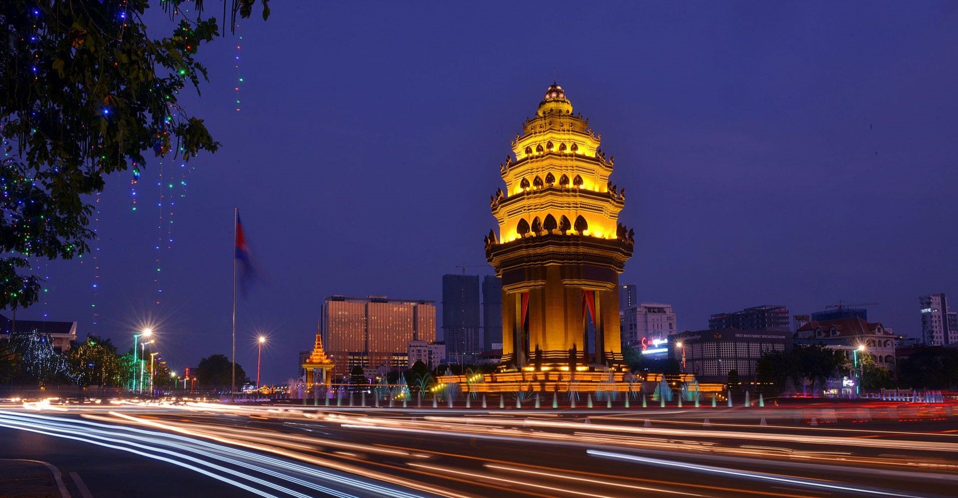 An image of Phnom Penh at night.