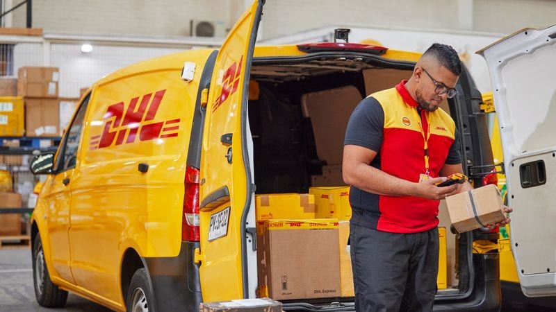 <p>Memahami risiko dan tantangan yang terkait dengan pengiriman yang tidak diasuransikan, menjadi jelas bahwa memilih pertanggungan pengiriman bukan hanya pilihan tetapi juga kebutuhan bagi UKM Indonesia. Di sinilah DHL Express masuk dengan Perlindungan Nilai Pengiriman, yang dirancang untuk memberikan perlindungan komprehensif dan ketenangan pikiran.</p>
<p>Perlindungan Nilai &nbsp;Pengiriman DHL Express menawarkan pertanggungan untuk kehilangan atau kerusakan selama transportasi, melampaui kewajiban standar mereka. Cakupan ini merupakan tambahan penting bagi bisnis yang mencari perlindungan penuh untuk pengiriman mereka. Untuk membeli ini, UKM cukup memilih opsi 'Lindungi Kiriman Anda' saat melakukan pemesanan dan menyatakan nilai kiriman, yang tercermin pada faktur mereka.&nbsp;</p>
<p>Jika terjadi kecelakaan, mengajukan klaim ke DHL Express sangatlah mudah, menawarkan perlindungan dalam bentuk kompensasi hingga nilai pengiriman yang dinyatakan. Meskipun proses ini tidak menghilangkan kebutuhan akan komunikasi dengan pembeli atau pelanggan mengenai kerugian apa pun, proses ini secara signifikan meringankan beban keuangan dan operasional, memungkinkan pemulihan layanan yang lebih efektif. Selain itu, struktur harga DHL yang transparan memastikan bahwa UKM dapat dengan mudah menghitung biaya perlindungan komprehensif dan memasukkannya ke dalam perencanaan anggaran mereka.</p>
<p>Dengan memilih DHL Express, UKM Indonesia dapat melindungi dari enam bahaya utama. Perlindungan Nilai &nbsp;Pengiriman oleh DHL Express tidak hanya memastikan perlindungan nilai kiriman tetapi juga memperkuat kepercayaan pada komitmen UKM untuk memberikan keunggulan. Untuk bisnis yang ingin berkembang dalam lanskap perdagangan internasional yang kompetitif, DHL Express muncul sebagai mitra yang tak ternilai, memastikan perjalanan mereka ditandai dengan keamanan, keandalan, dan kepuasan pelanggan. Dengan tarif DHL yang kompetitif, bisnis juga dapat mengelola biaya logistik mereka secara efektif.</p>
<p>Siap untuk meningkatkan pengalaman pengiriman Anda?&nbsp;Buka akun&nbsp;<a href="https://www.dhl.com/discover/en-id/ship-now">bisnis DHL Express</a> hari ini untuk solusi yang disesuaikan dan ketenangan pikiran.</p>
