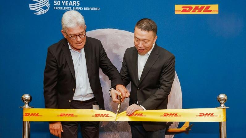 Gary Edstein, CEO and Senior Vice President at DHL Express Oceania and Ken Lee, CEO at DHL Express, Asia Pacific officially opened the centre during a recent ceremony