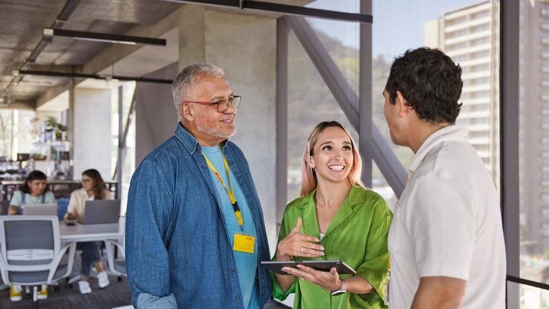 DHL employees explaining the benefits of DHL MyBill to a business owner