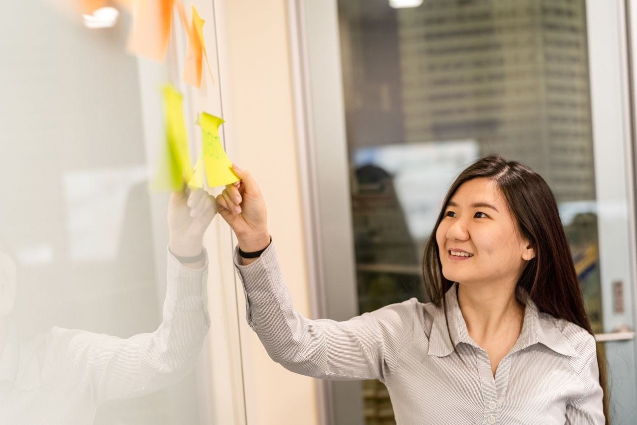 coworkers figuring how to advertise on amazon