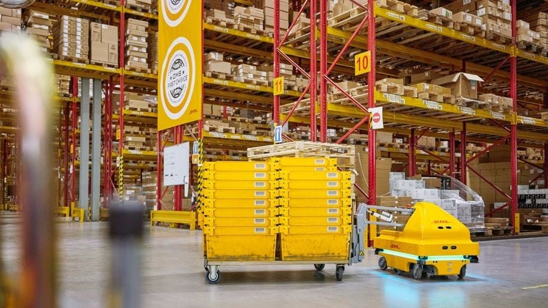 dhl express combines the use of AI and robotics for supply chain management