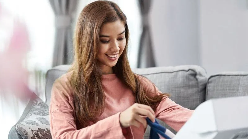 dhl-express-thrift-clothes-parcel-800x450.jpg