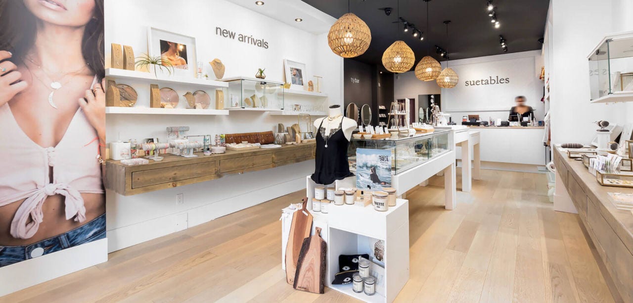 Nickeisha Lewis, designer d'intérieur devenue designer de vente au détail, parle de la conception de votre magasin pour encourager les ventes