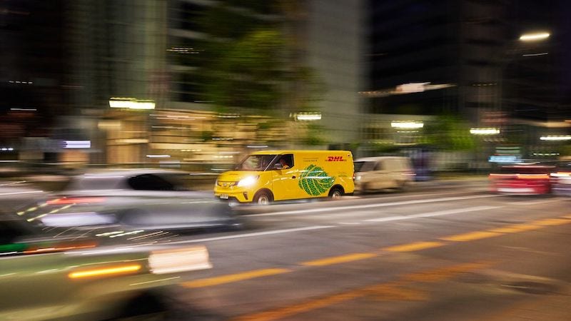 <p>ผสานรวมธุรกิจอีคอมเมิร์ซของคุณกับ DHL Express Commerce เพื่อรวมคําสั่งซื้อออนไลน์ของคุณไว้ในอุปกรณ์เดียวที่มีประสิทธิภาพ พร้อมให้บริการโดยไม่มีค่าใช้จ่ายเพิ่มเติมสําหรับลูกค้า DHL Express DEC ช่วยลดความยุ่งยากในการจัดการอีคอมเมิร์ซ กระบวนการจัดส่ง และการขนส่งทั่วโลก</p><p><a href="https://www.dhl.com/discover/en-th/ship-now">เปิดบัญชีธุรกิจกับ DHL Express Thailand</a>&nbsp;วันนี้</p>