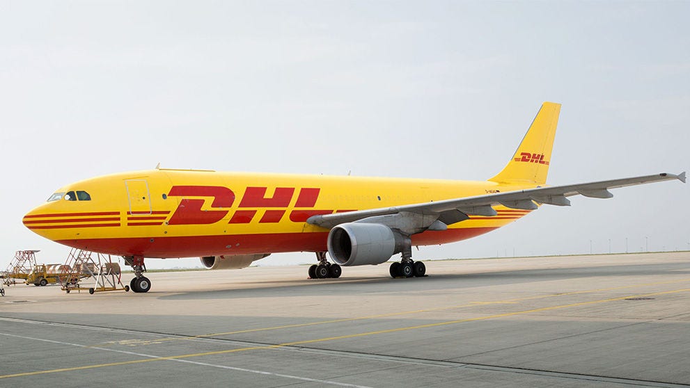 เครื่องบิน DHL ในโรงจอด