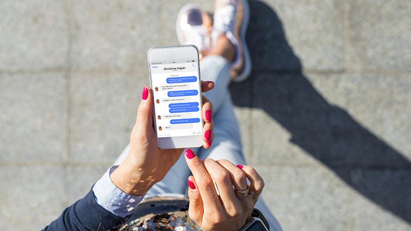 Faire glisser la main sur un portable