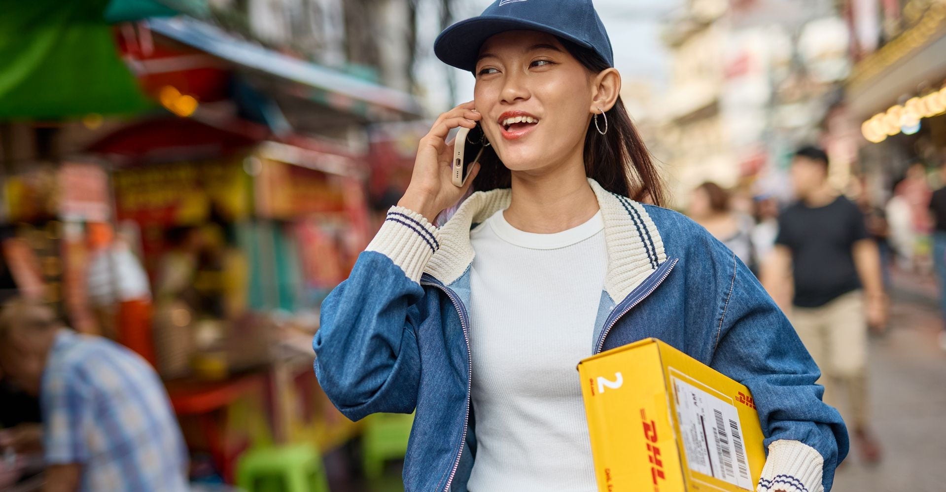 Customers exploring DHL’s website