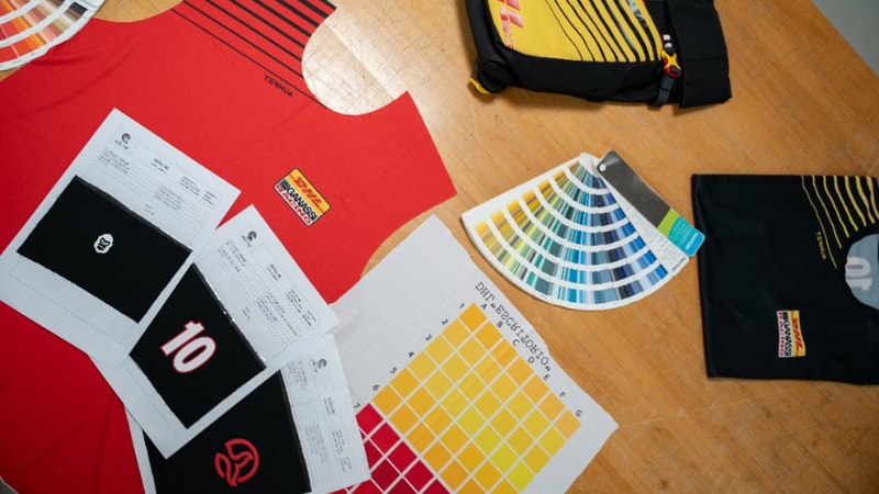 Accelerate by DHL x Ternua: A Team Effort Accelerate by DHL x Ternua reflects the vision of all collaborators. Inspired by DHL-sponsored three-time Spanish IndyCar Champion Alex Palou of Chip Ganassi Racing