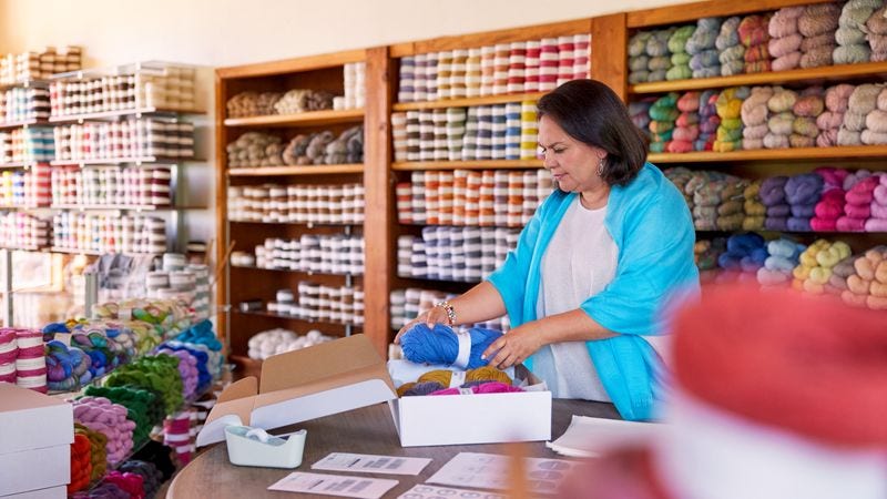 dhl-nz-new-zealand-fashion-800x450.jpeg new zealander in a fabric shop
