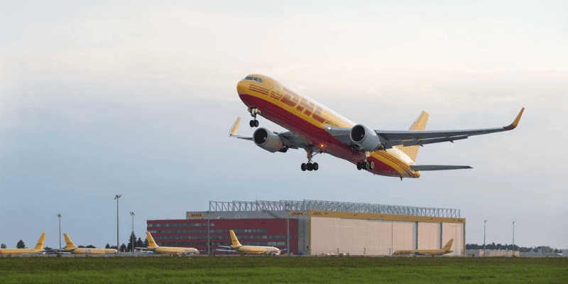 Untitled design - 1 Aereo DHL Express che decolla