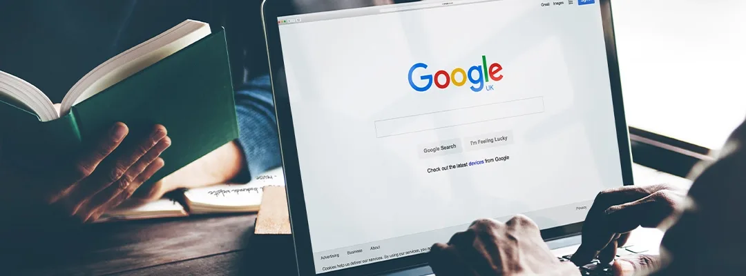 Écran d’ordinateur portable avec une recherche Google
