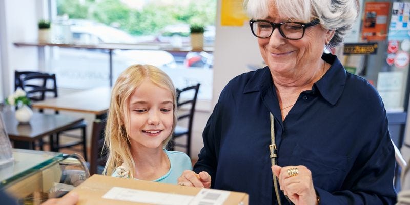 Clienti presso un DHL ServicePoint