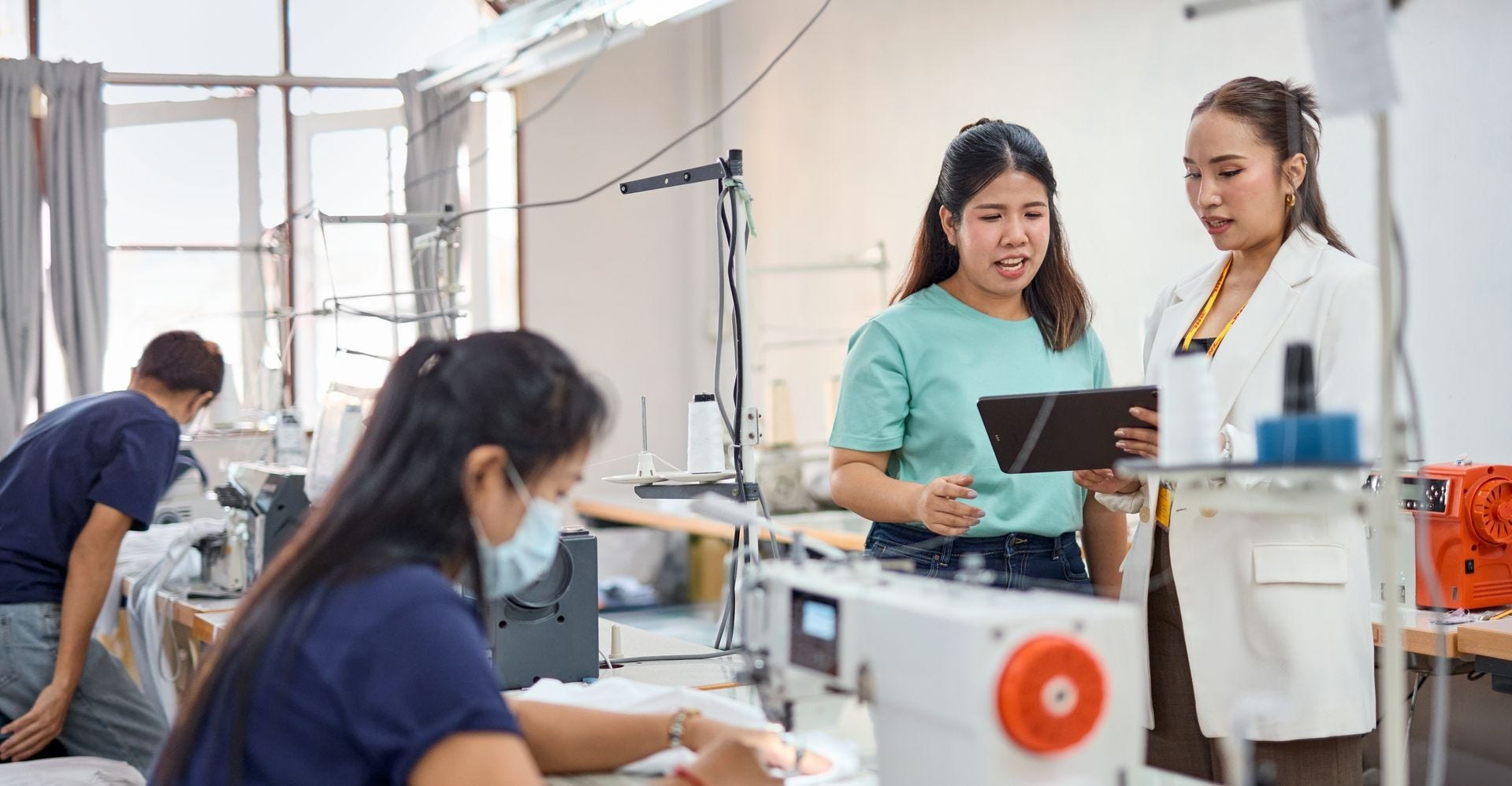 social sellers consulting with dhl express