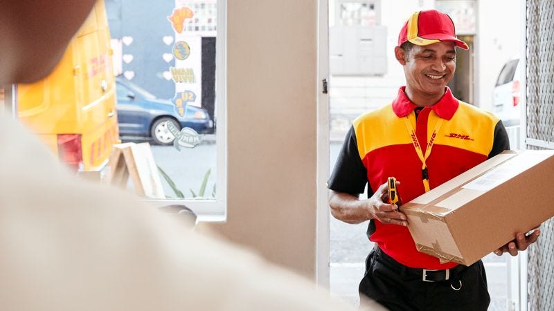 <h3>Merencanakan masa depan</h3>
<p>Secara keseluruhan, pada awalnya, mungkin sulit untuk memulai bisnis kecil Anda. Bahkan dengan rencana bisnis yang solid, ada banyak hal yang perlu dipertimbangkan, mulai dari logistik hingga pengemasan produk. Mengalihdayakan kebutuhan pengiriman Anda ke operator yang andal seperti&nbsp;<a href="https://www.dhl.com/discover/en-id/">DHL Express</a>&nbsp;dapat memberi Anda satu hal yang tidak perlu dikhawatirkan, membebaskan waktu dan sumber daya yang dapat dihabiskan dengan lebih baik untuk area bisnis lainnya. Pilihan solusi logistik internasional kami dilengkapi dengan&nbsp;transportasi, pengemasan, dan&nbsp;pelacakan&nbsp;online&nbsp;yang diperlukan untuk mengirimkan produk Anda ke pelanggan Anda dengan aman dan tepat waktu. Jika Anda beroperasi secara online, Anda juga dapat membaca panduan kami tentang e-commerce internasional.&nbsp;</p>
<p>Dengan mitra yang tepat, Anda dapat&nbsp;mengatur bisnis Anda untuk sukses&nbsp;sejak awal. Sebelum Anda mulai menjual secara online, startup Anda harus memiliki strategi logistik yang tepat, sehingga pelanggan Anda dapat menerima paket mereka tepat waktu dan dalam kondisi prima. Rangkaian opsi pengiriman kami berarti pelanggan Anda mendapatkan fleksibilitas untuk memilih cara menerima paket mereka. Mintalah mereka memilih waktu dan tanggal, atau meminta alternatif sesuai permintaan seperti memilih untuk mengambil di ServicePoint DHL Express atau menahan paket pada saat penerima sedang liburan. Promosikan hal ini bersama dengan platform online intuitif, MyDHL+, dan Anda dan tim Anda akan menemukan persiapan, manajemen, dan pelacakan pengiriman yang mudah. Buat faktur dengan cepat dengan informasi yang telah diisi sebelumnya, label pengiriman, dan lainnya, dan buat semua pengaturan yang diperlukan jika Anda ingin menerima notifikasi jika paket sedang tertahan atau mengalami kendala. Dirancang untuk efisiensi yang tak tertandingi, layanan kami memastikan pelanggan Anda tidak perlu menunggu lama sampai paket mereka tiba.</p>
<p><a href="https://www.dhl.com/discover/en-id/ship-now">Daftar akun DHL Express Indonesia&nbsp;</a>hari ini untuk mempelajari bagaimana bisnis Anda mendapatkan keuntungan dari berbagai layanan dan solusi kami. Anda juga dapat menghubungi kami di call center DHL kami untuk mempelajari lebih lanjut.</p>
