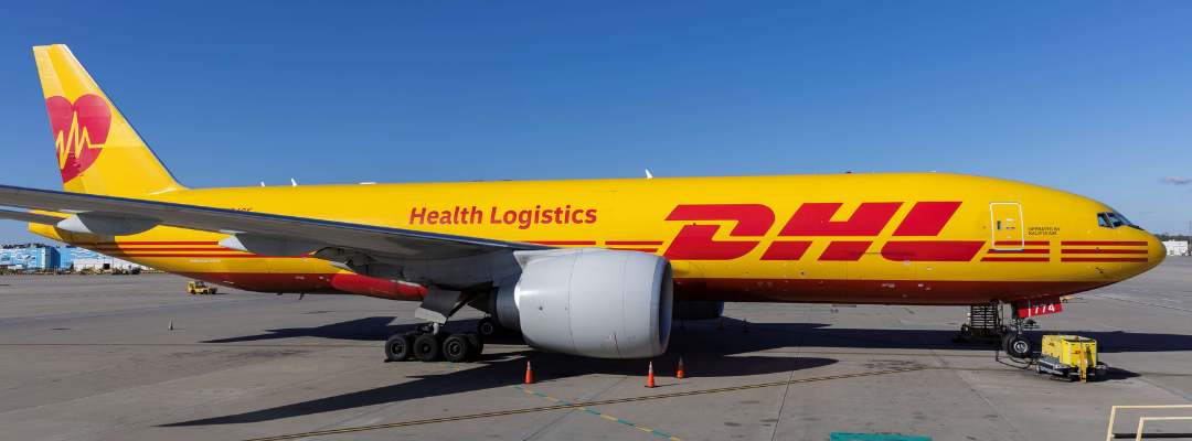 מטוס DHL עם הכיתוב Health Logistics