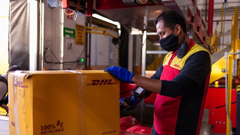Bermitra dengan DHL Express untuk dukungan bea cukai yang ditingkatkan