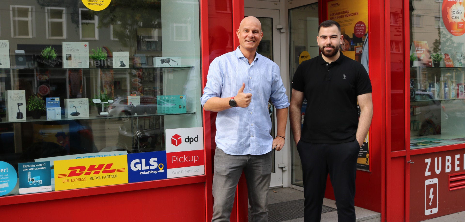 Gerhard & Muhammet vor We Repair Mobile