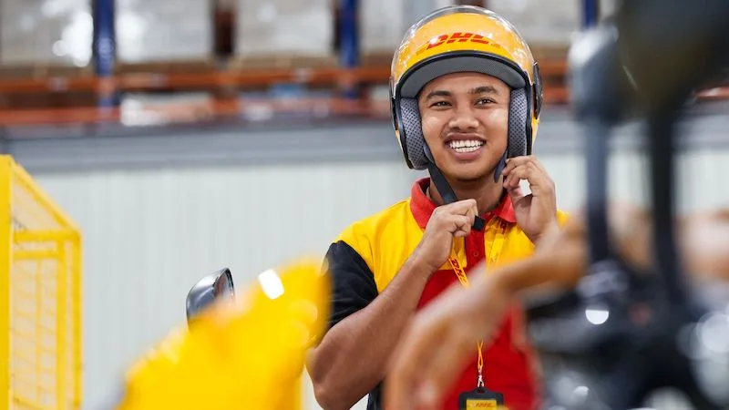 <p>However, technological innovations can only get you so far if your delivery partners are not able to make the most out of them. That’s where <b>partnering with a trusted and reliable logistics and delivery partner like <a href="https://www.dhl.com/discover/en-id">DHL Express</a></b> comes into the picture.&nbsp;</p>
<p>DHL Express is a leading provider of last mile delivery worldwide, including value-add delivery options such as same-day and <b>urgent delivery services. Our platform is designed to help businesses and customers alike enjoy a smooth and worry-free delivery experience</b>, with plenty of integrated features to streamline the delivery process even further. This includes end-to-end visibility of shipments, non-standard pick-up requests, and Saturday delivery to cater to customers’ unique needs. Our couriers can also provide dedicated pickup and delivery services as specified by you or your customers, as well as emergency services for sudden crunch times such as the peak sales seasons during Ramadan and other holidays or festive events.</p>
<p>Find out how we can help you improve your last mile delivery solutions by <a href="https://www.dhl.com/discover/en-id/ship-now">applying for a DHL Express account today</a>.</p>
