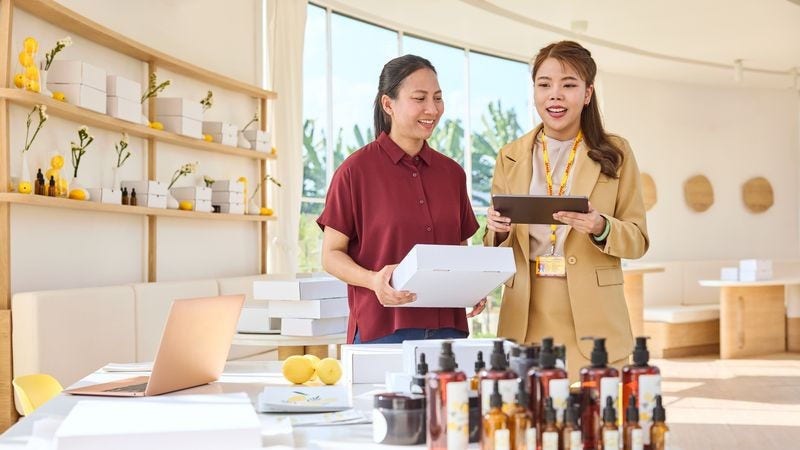 dhl express employee giving international shipping tips to a business owner