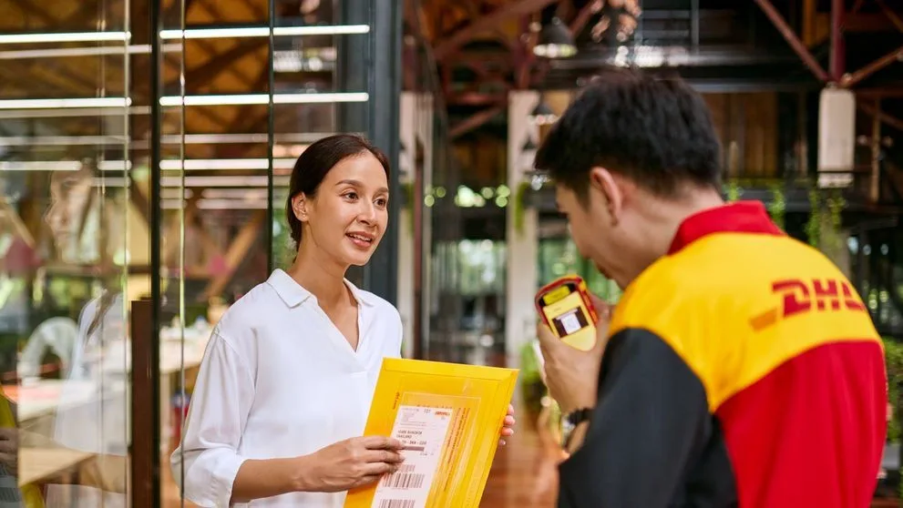 Pengiriman dokumen internasional oleh DHL Express