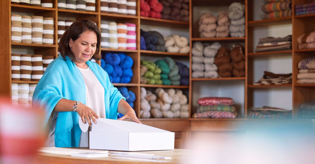 maori woman preparing fabrics