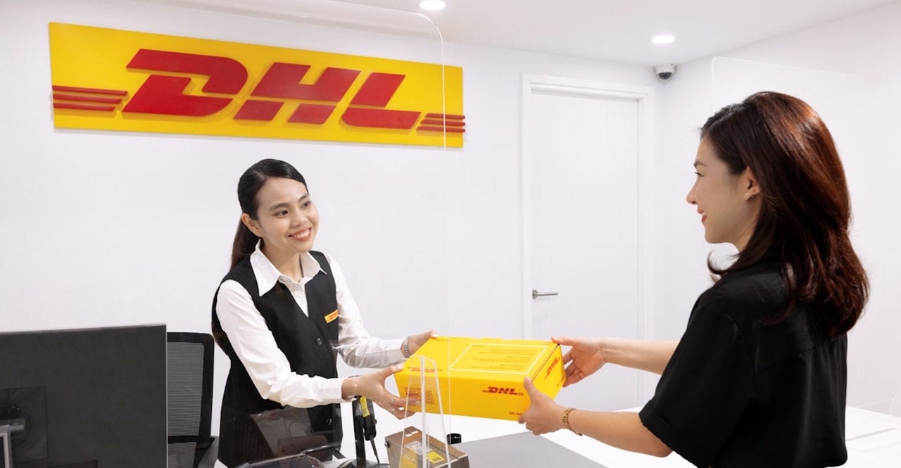 how to package clothing for shipping 1920x998 2 Chứng Từ Xuất Nhập Khẩu B2B: Hướng Dẫn A-Z để Thông Quan Nhanh 2 Chứng Từ Xuất Nhập Khẩu B2B: Hướng Dẫn A-Z để Thông Quan Nhanh