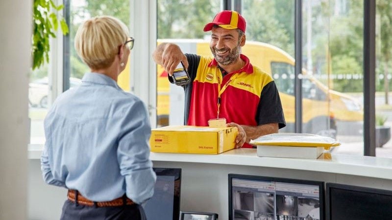 International shipping clothes 2025