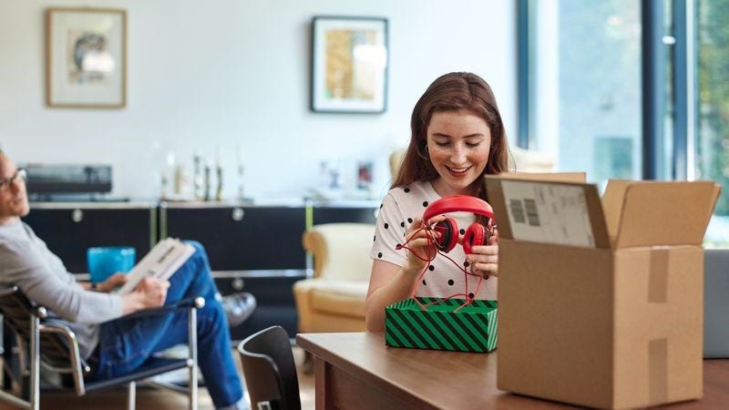 giftee receiving international holiday gifts shipping